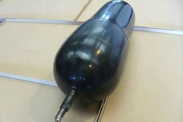 蓄能器里面的液壓油有哪些污染與危害？